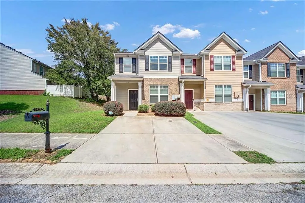 3 bed, 2.5 bath, 1468 sqft, $1,950 — Photo 3