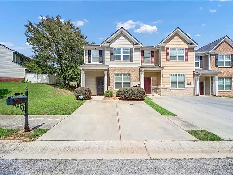 2626 Parrish Ct — Photo 3