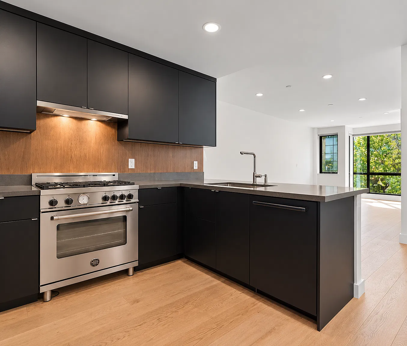 2 bed, 2.0 bath, 1038 sqft, $6,350 — Photo 2