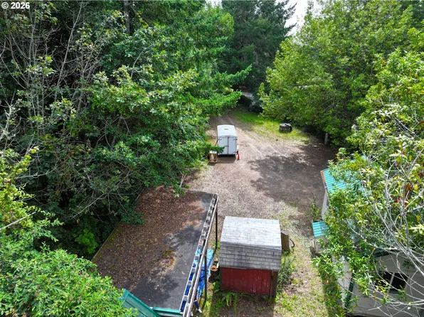 98179 Tuttle Ln, Brookings, OR 97415