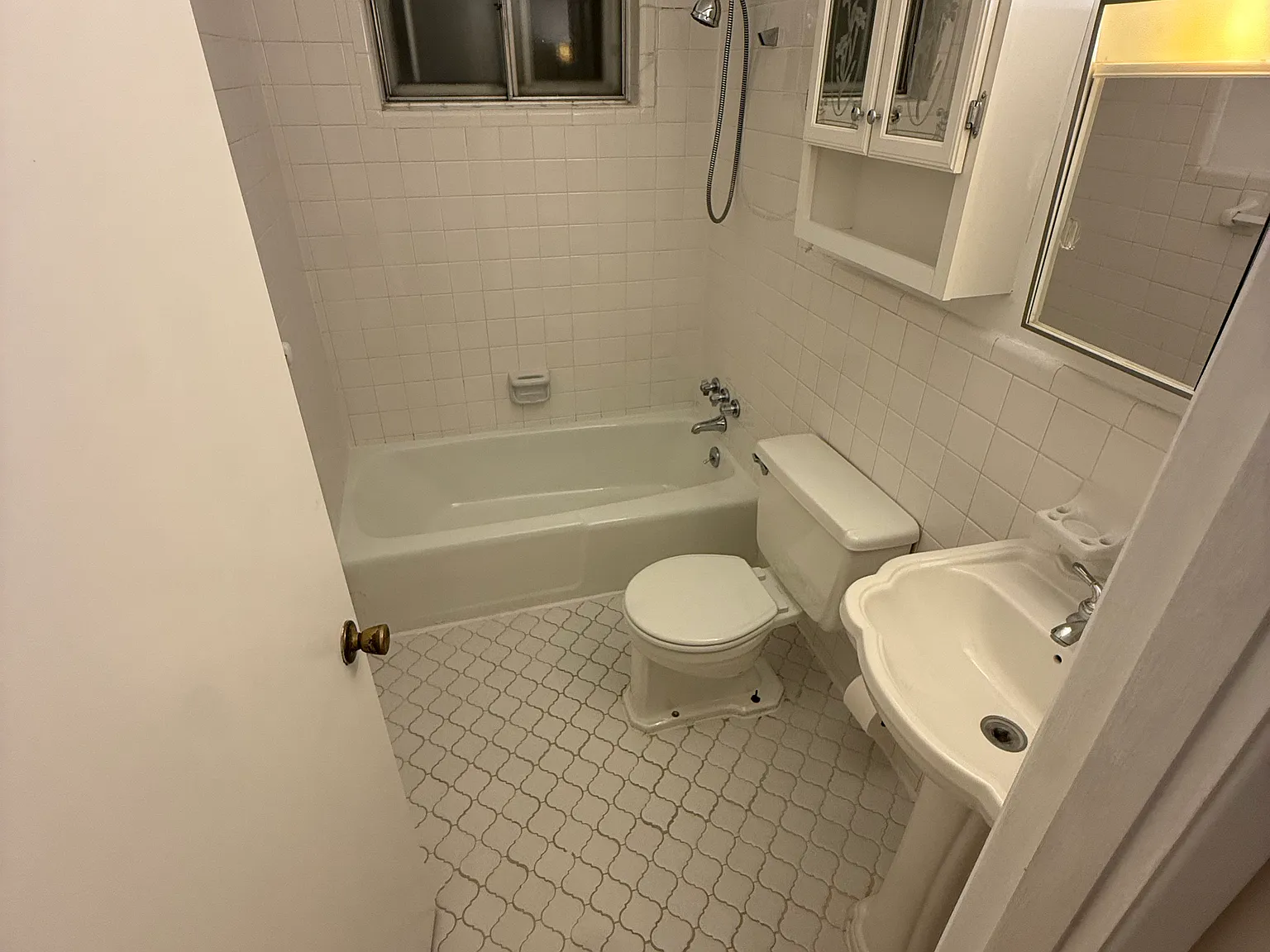 2 bed, 1200 sqft, $1,600 — Photo 1