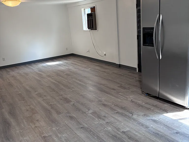 915 NE 11th St — Photo 3