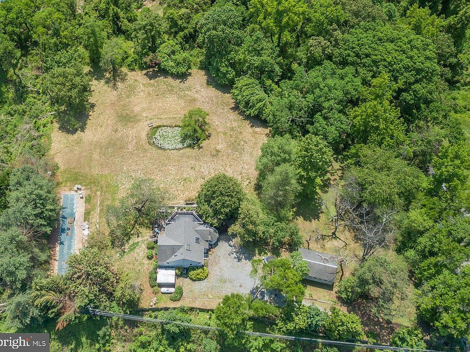 1st image of 24 Edison Ln