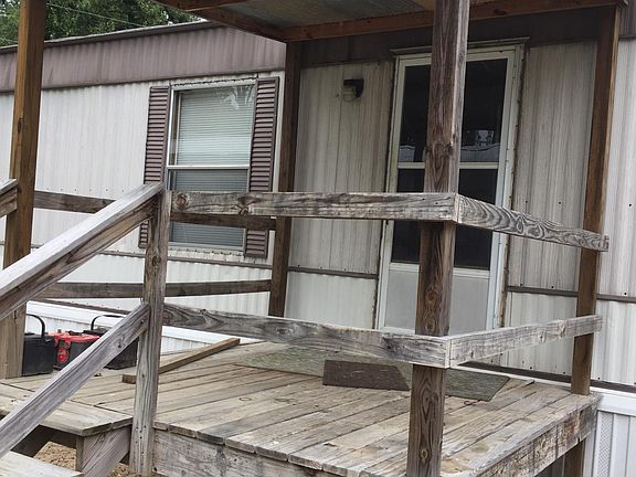 5th image of 1400 Pine Dr