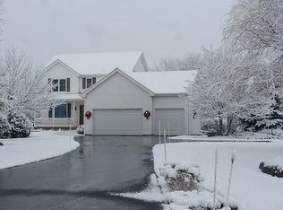 2306 Mustang Trl, Woodstock, IL 60098