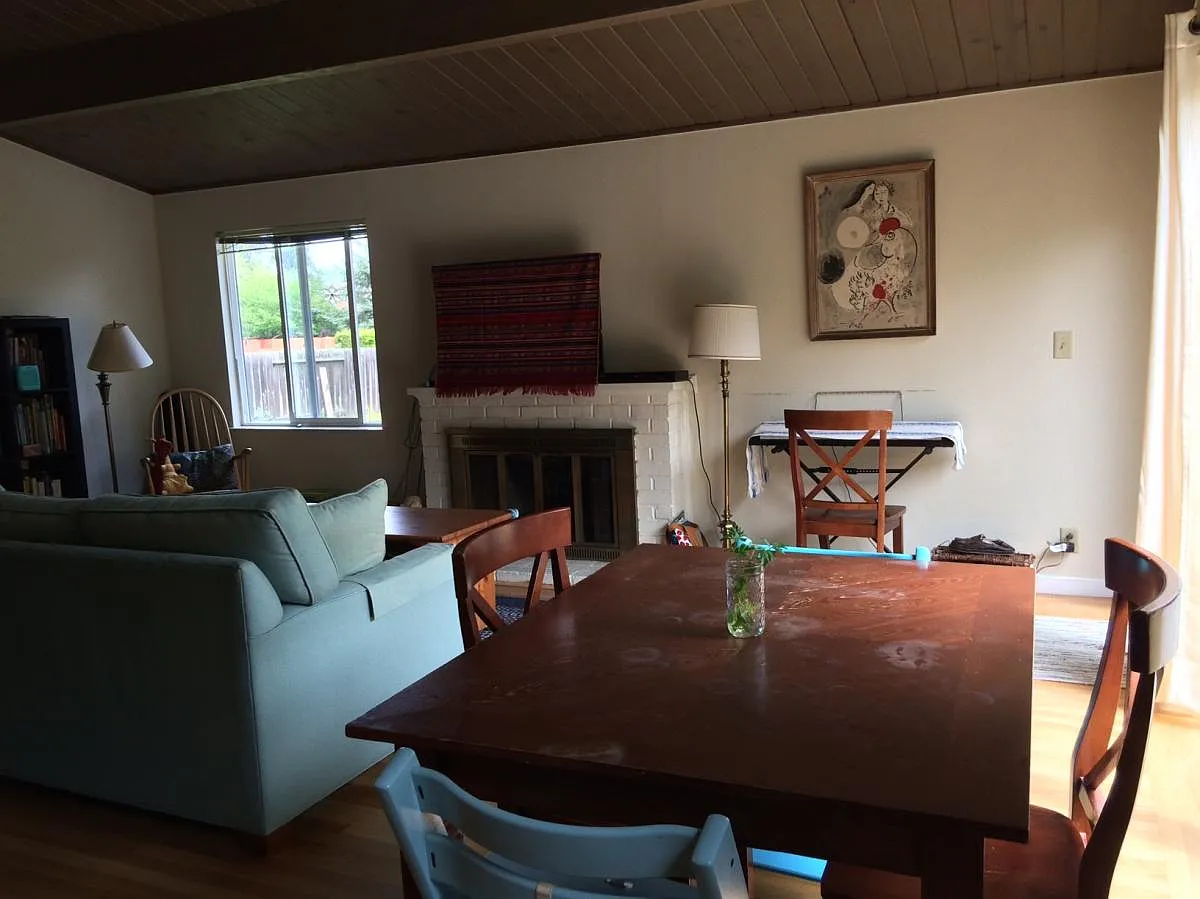 Living room with vaulted ceiling - Kipling St