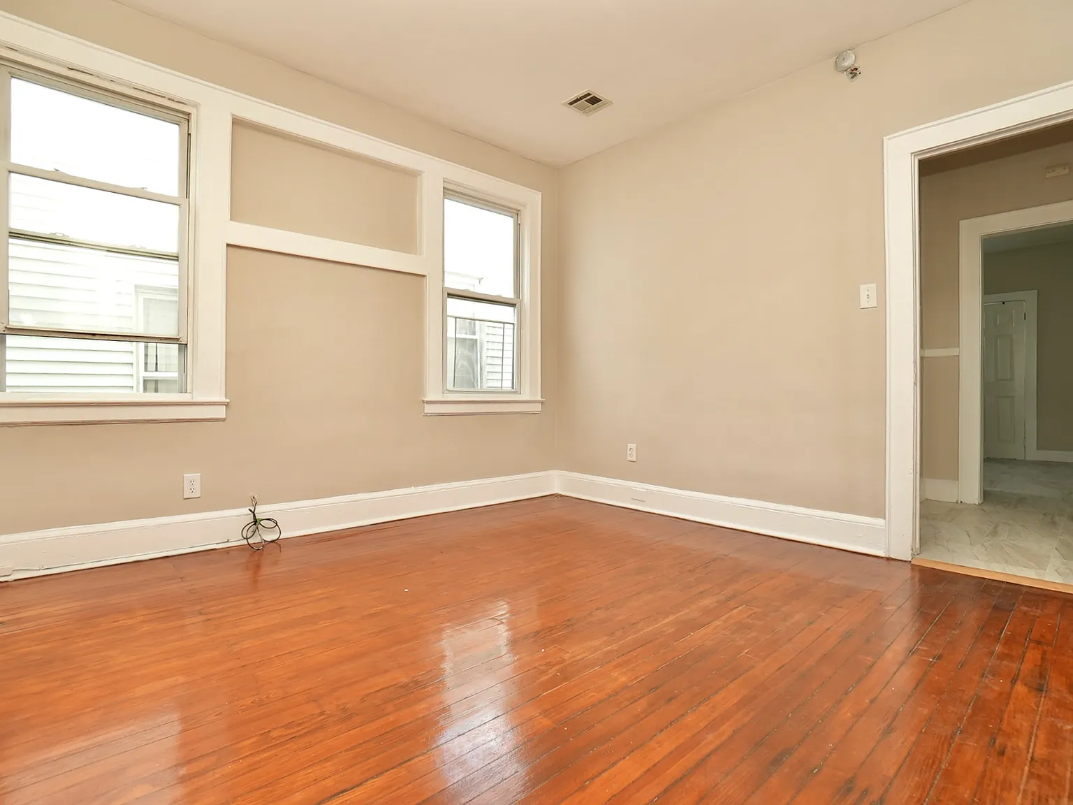 3 bed, $2,100 — Photo 4