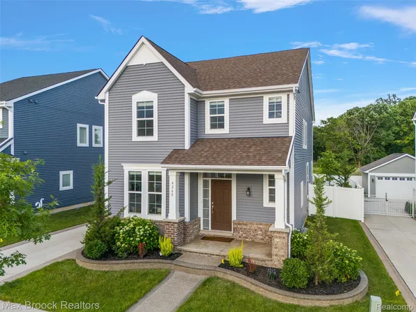 4260 Kent Rd, Royal Oak, MI 48073