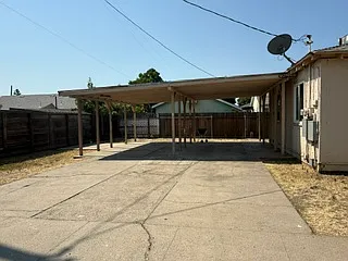 727 Pleasanton Pl — Photo 2