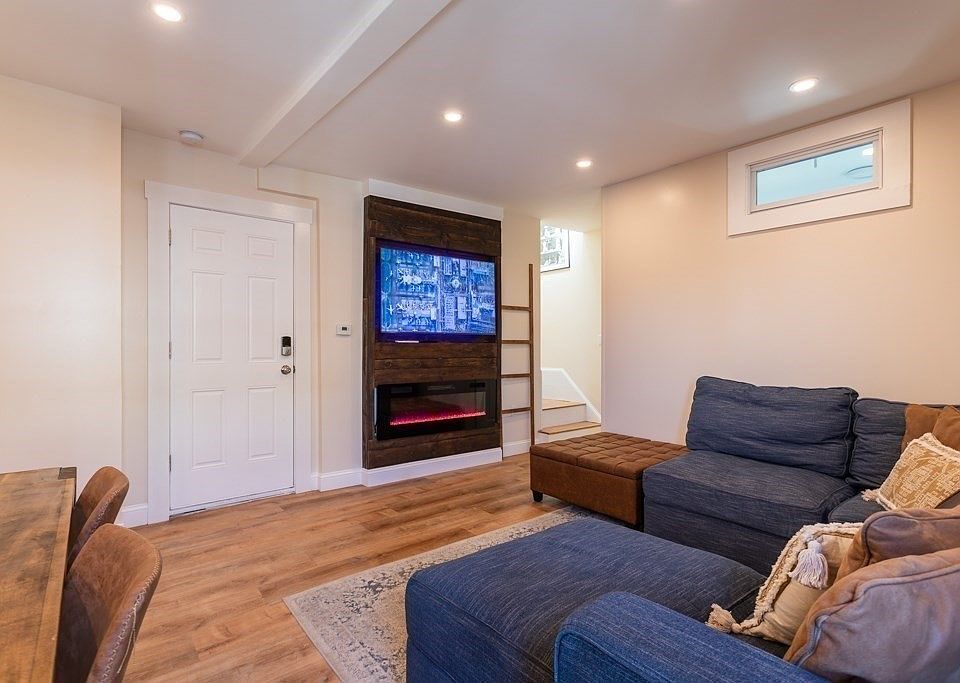 1st image of 5 Everett Ct #2B