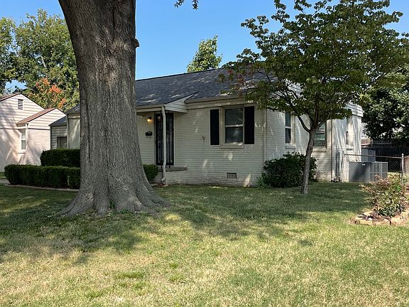 Street view showing beautiful water oak shade tree