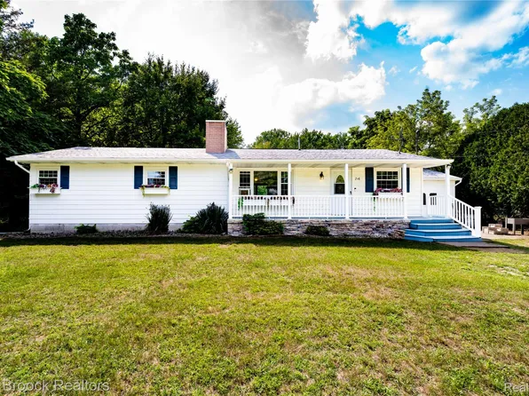 216 Crawford Dr, Merrill, MI 48637