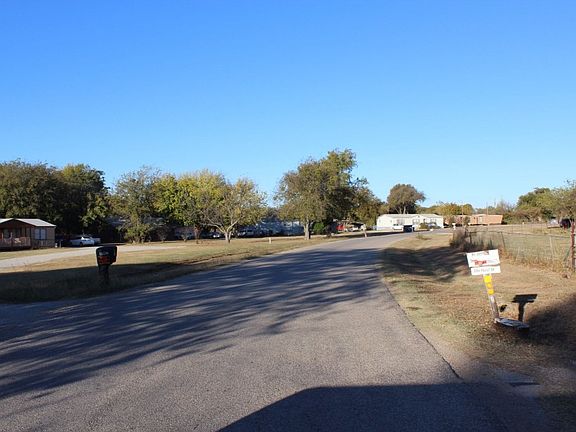 4th image of 3159 Family Dr #3
