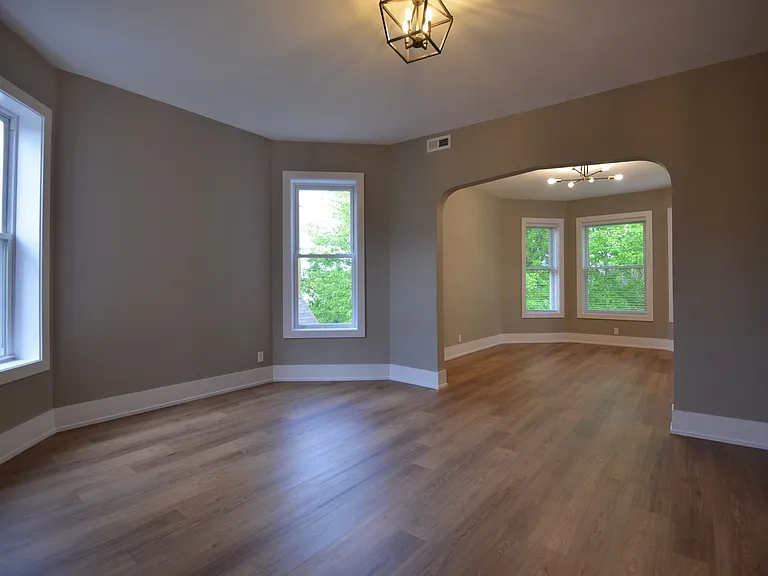 4113 N Damen — Photo 8