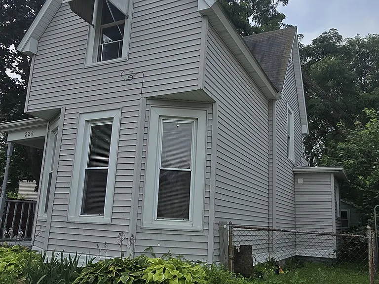 224 Catherine St — Photo 7