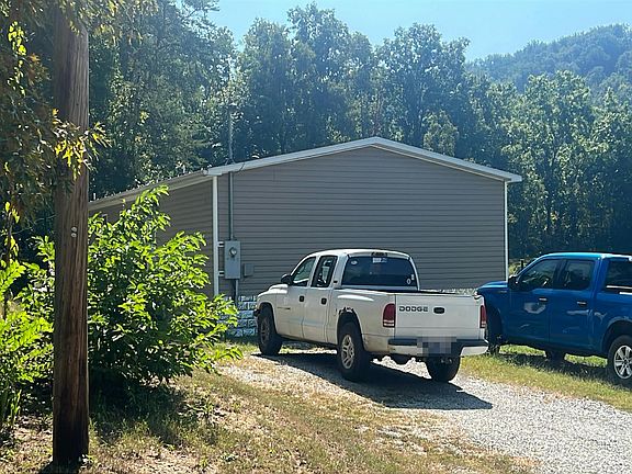 3rd image of 841 Branch Rd