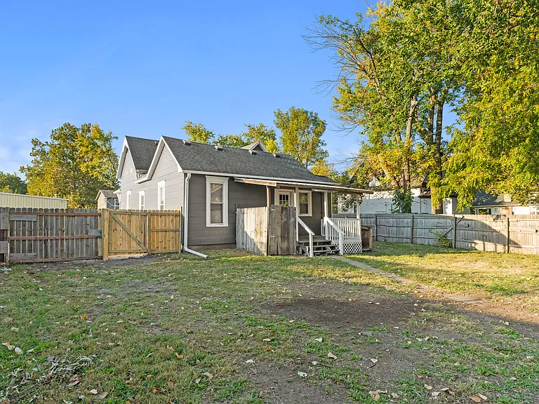 316 W Park St — Photo 24
