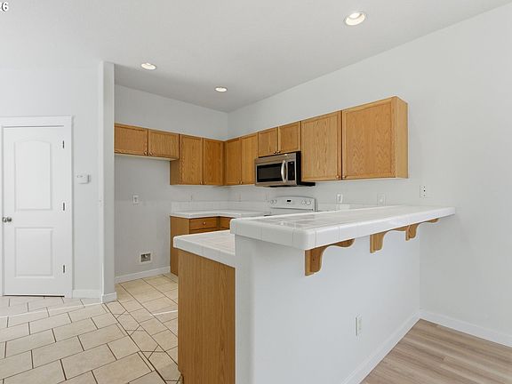 4th image of 4236 NE 76th Ave