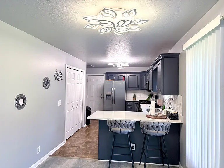 2244 W Taft St — Photo 19