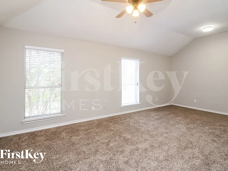 5611 Chimney Rock Dr — Photo 6