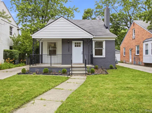 1388 Vernier Rd, Grosse Pointe Woods, MI 48236