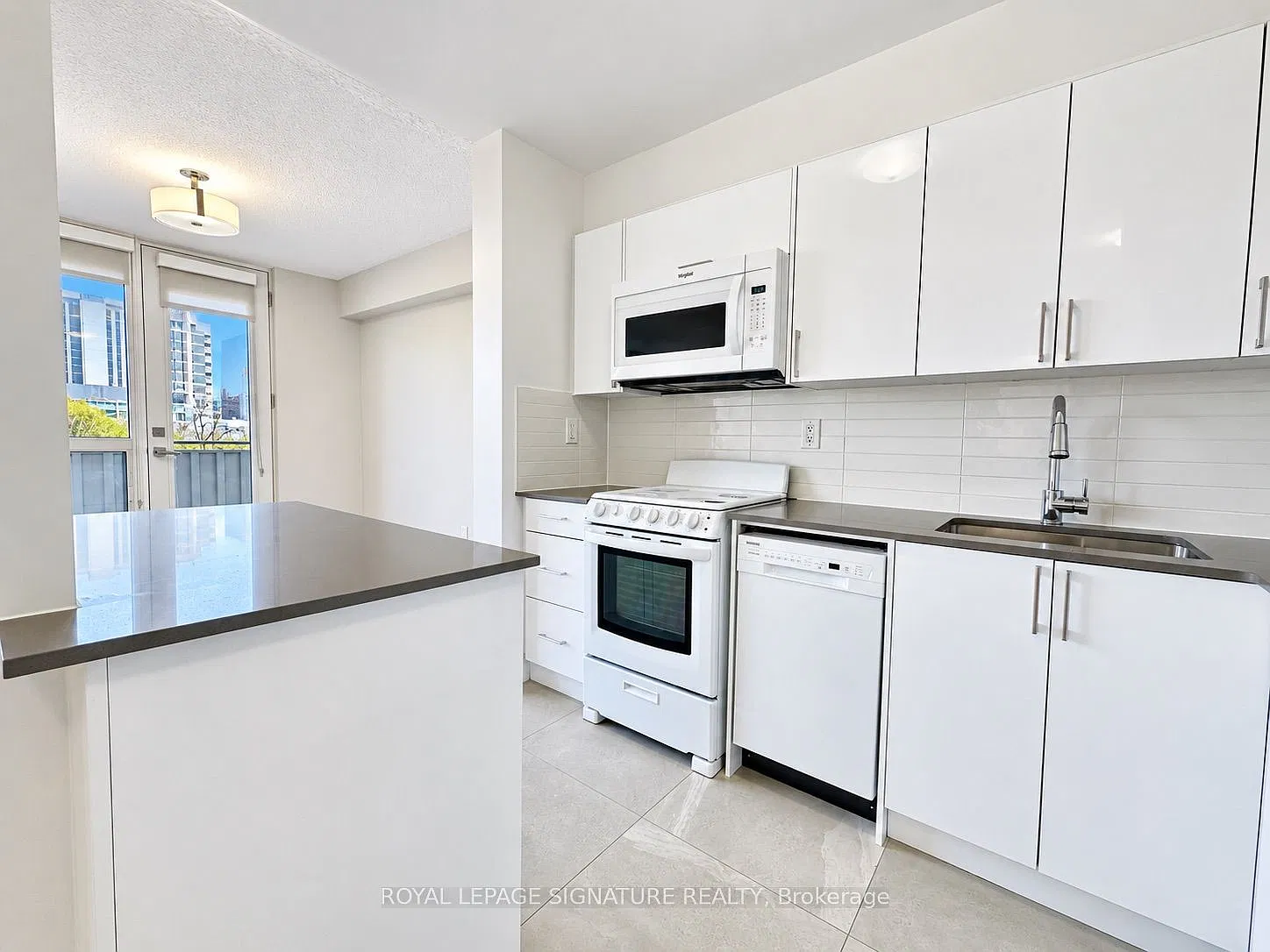 1 bed, $2,595 — Photo 2
