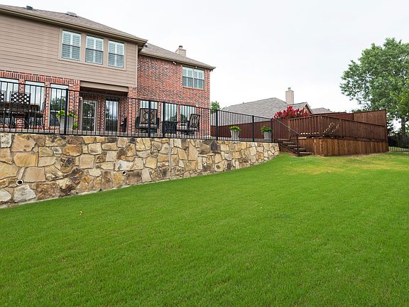 3rd image of 2211 Wildrose Dr