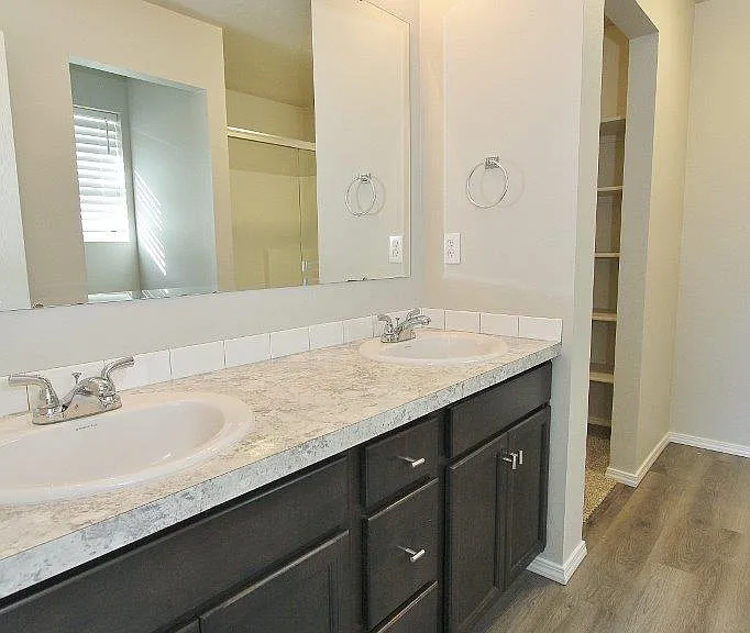 3101 N Saratov Way — Photo 15