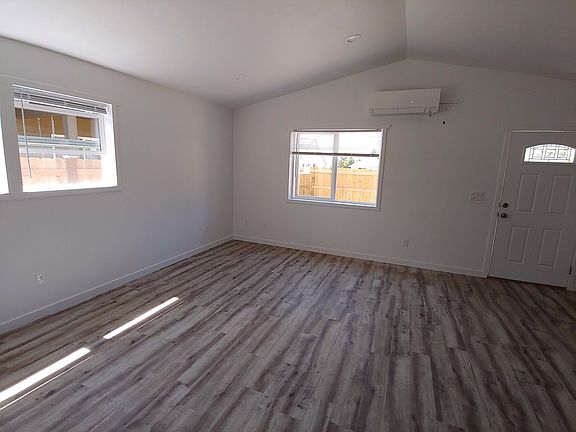 5th image of 919-921 NW Oak Ave
