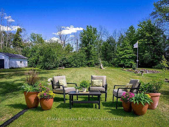 3rd image of 434 Crescent Rd