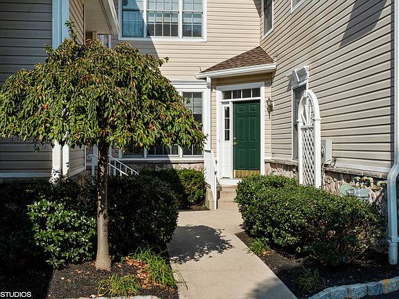 2nd image of 16 Whalen Ct