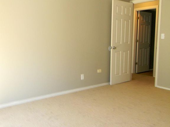 5th image of 610 Cross Creek Dr APT A