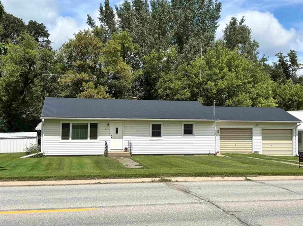208 E Main St, Riceville, IA 50466