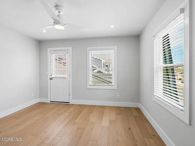 75 Grand Central Ave #9 — Photo 17