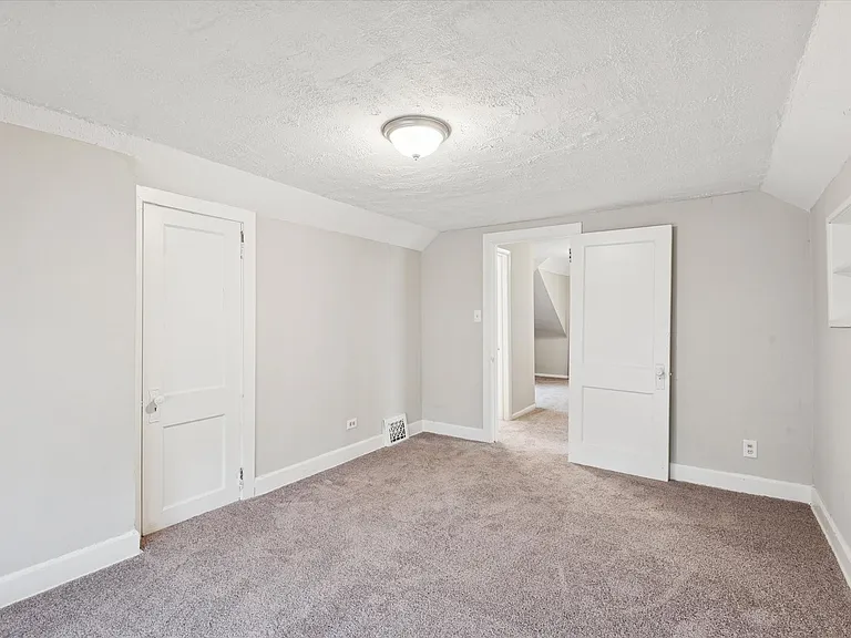 2302 Saratoga Ave — Photo 20