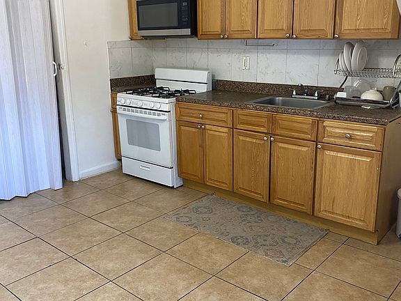 2nd image of 185 Redwood Ave Floor 2