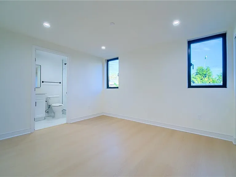 2678 1/2 Newell St — Photo 14