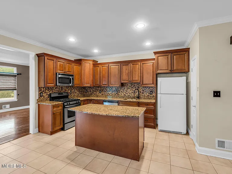 12 Sanford St — Photo 12