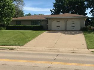 1035 Kelly Ln, Dubuque, IA 52003