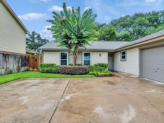3rd image of 1418 Barrowgate Dr