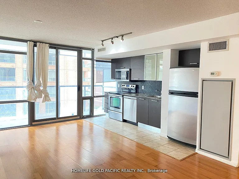 37 Grosvenor St #405 — Photo 5
