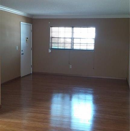4th image of 1502 Edgewater Cir APT 1