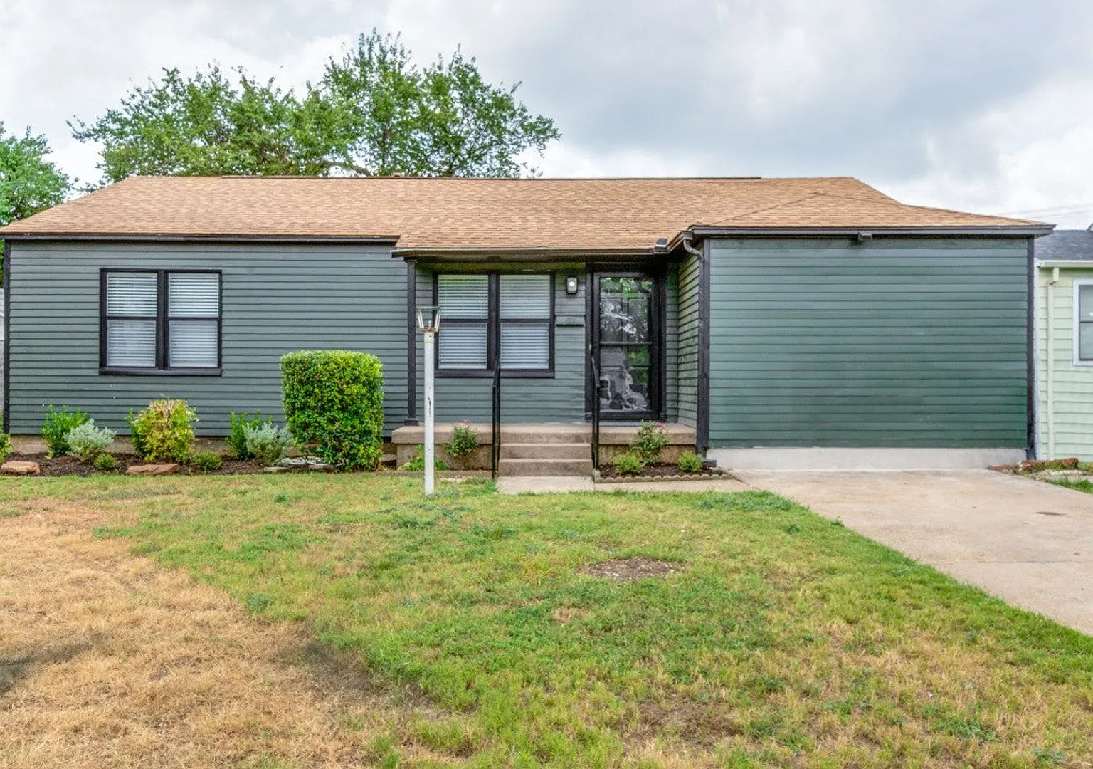 Charming 3-bedroom, 1-bathroom home located in the heart of Dallas, TX. — Photo 1