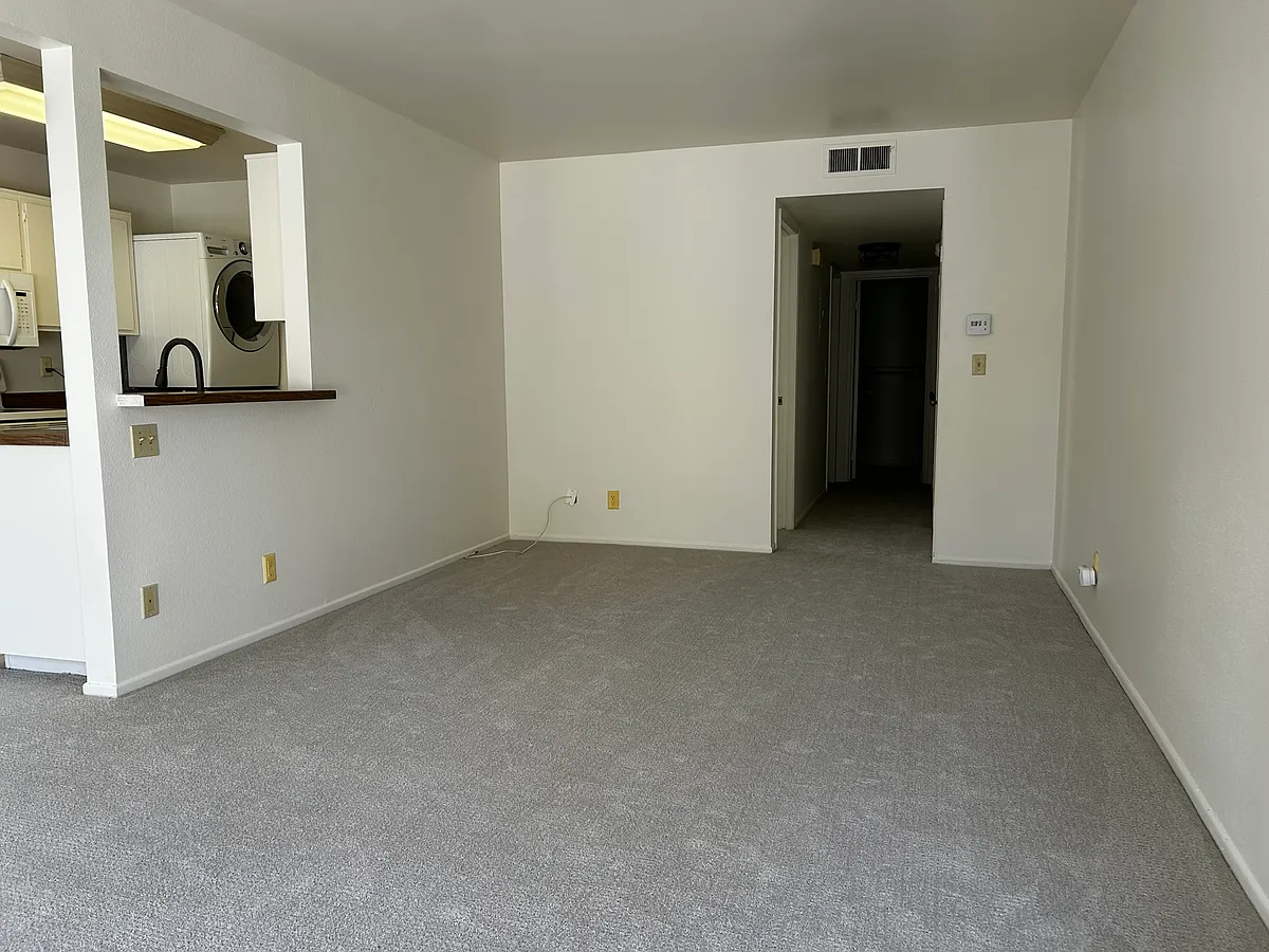 Living room - 2884 Instone Ct