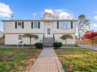 156 Nicolls Rd, Wheatley Heights, NY 11798