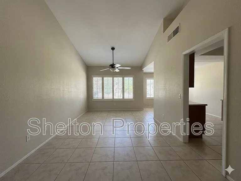 9418 W Tonto Ln — Photo 13
