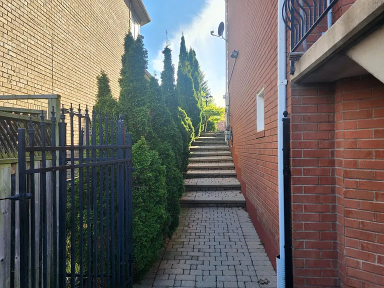9 Caramel Cres #LOWER — Photo 11