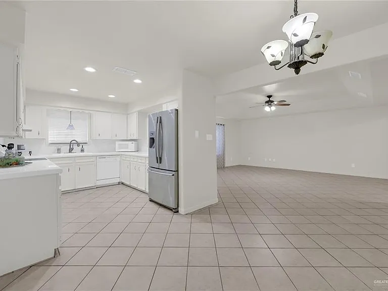 2039 W Umar Ave — Photo 4