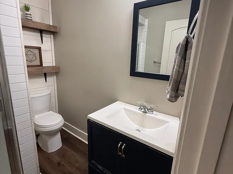 636 N Moore Rd — Photo 10