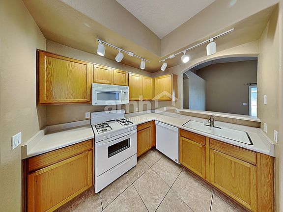3rd image of 16106 W Lincoln St